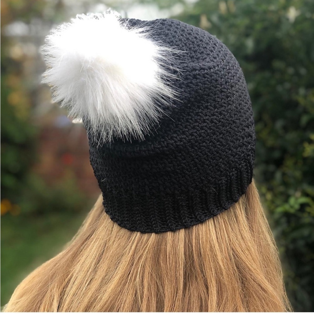 Women’s DARK BLUE winter beanie/hat